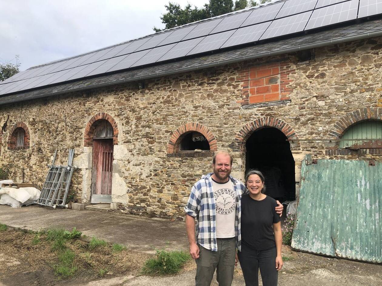découvrez des témoignages authentiques sur les toits photovoltaïques. apprenez comment ces installations solaires transforment les foyers et contribuent à la transition énergétique, tout en offrant des avantages économiques et environnementaux. inspirez-vous des expériences de ceux qui ont fait le choix de l'énergie verte.