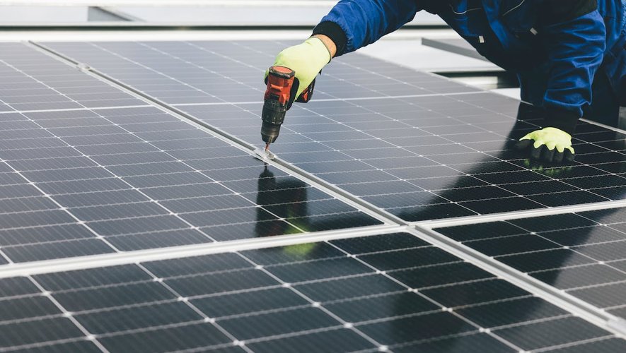 découvrez les témoignages d'utilisateurs sur l'installation et l'utilisation de toits photovoltaïques. apprenez comment ces systèmes solaires transforment l'énergie renouvelable, réduisent les factures d'électricité et contribuent à la protection de l'environnement.