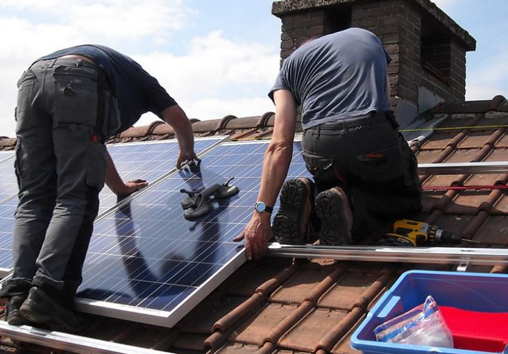découvrez les avantages d'un toit photovoltaïque : une solution durable et économique pour produire votre propre électricité tout en réduisant votre empreinte carbone. optez pour une énergie renouvelable et valorisez votre habitation grâce à cette technologie innovante.