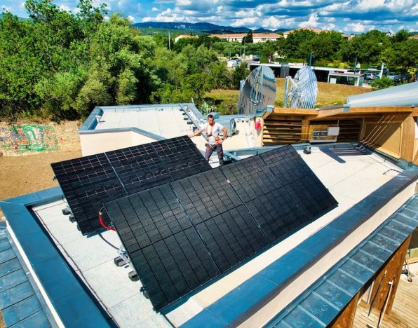 découvrez comment un toit photovoltaïque peut vous faire réaliser des économies significatives sur vos factures d'électricité. profitez des énergies renouvelables et transformez votre toiture en source de revenus tout en contribuant à la protection de l'environnement.