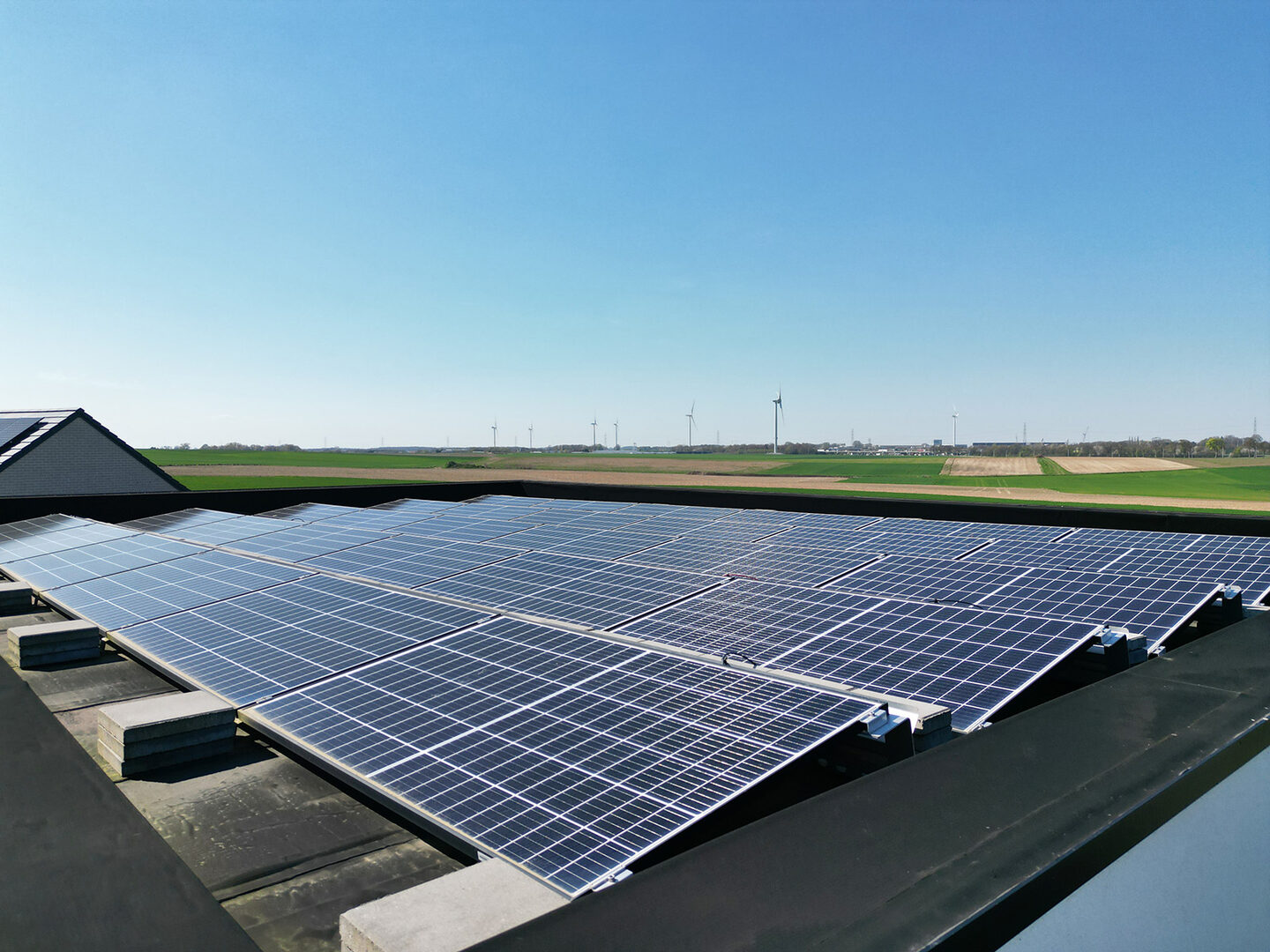 découvrez comment obtenir un toit photovoltaïque gratuit pour transformer votre habitation en une source d'énergie renouvelable. profitez des aides et subventions disponibles pour réduire vos factures d'électricité tout en contribuant à la protection de l'environnement. informez-vous dès maintenant sur cette opportunité écologique et économique!