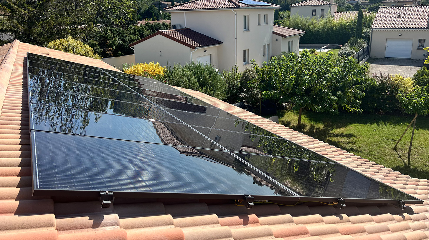 découvrez les avantages d'un toit photovoltaïque performant, alliant efficacité énergétique et économies sur vos factures d'électricité. optez pour une solution durable qui valorise votre bien immobilier tout en préservant l'environnement.
