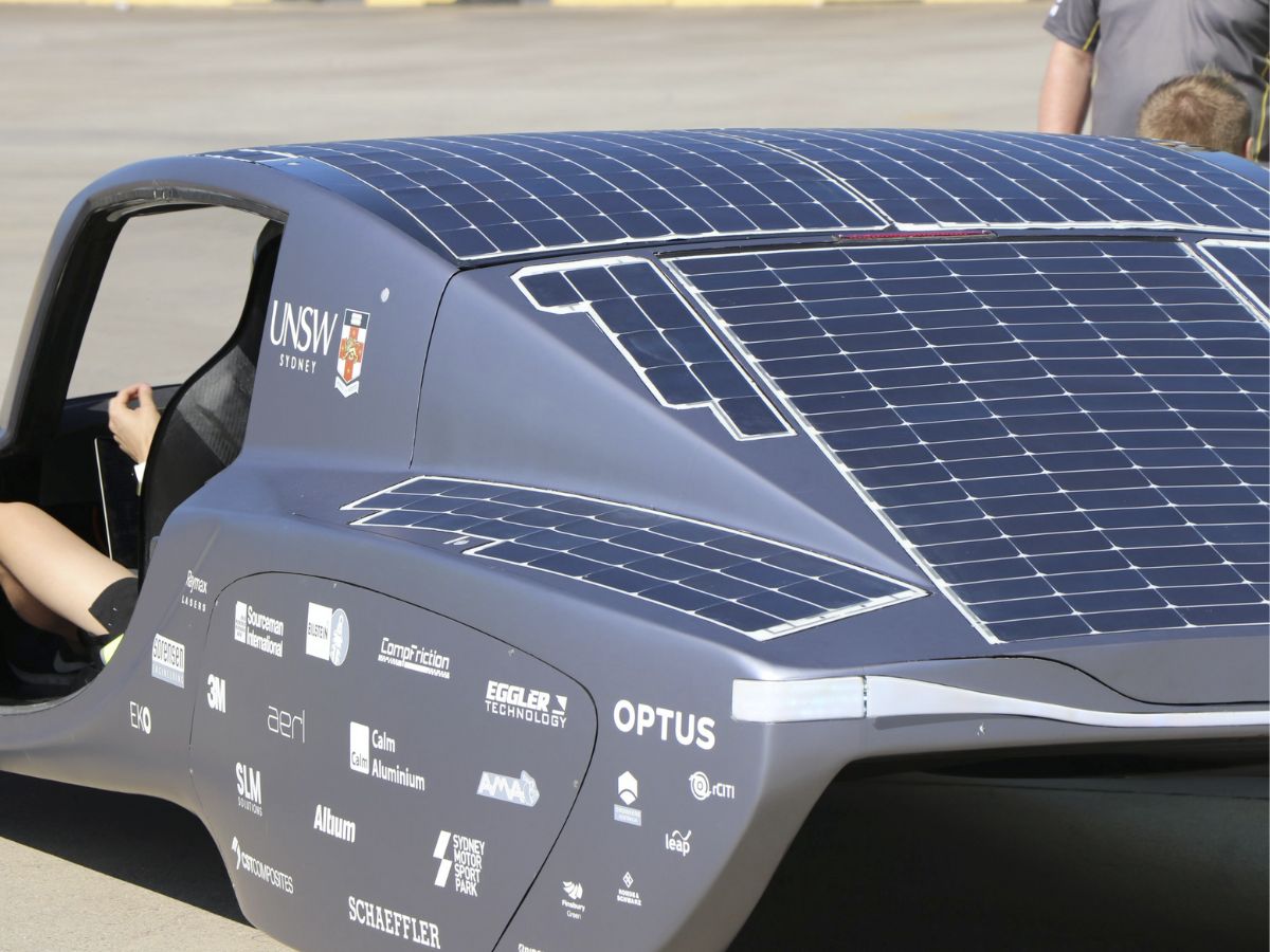 découvrez comment le toit photovoltaïque pour voiture révolutionne l'énergie automobile. profitez d'une solution écologique et économique qui capte l'énergie solaire pour alimenter votre véhicule et réduire votre empreinte carbone.