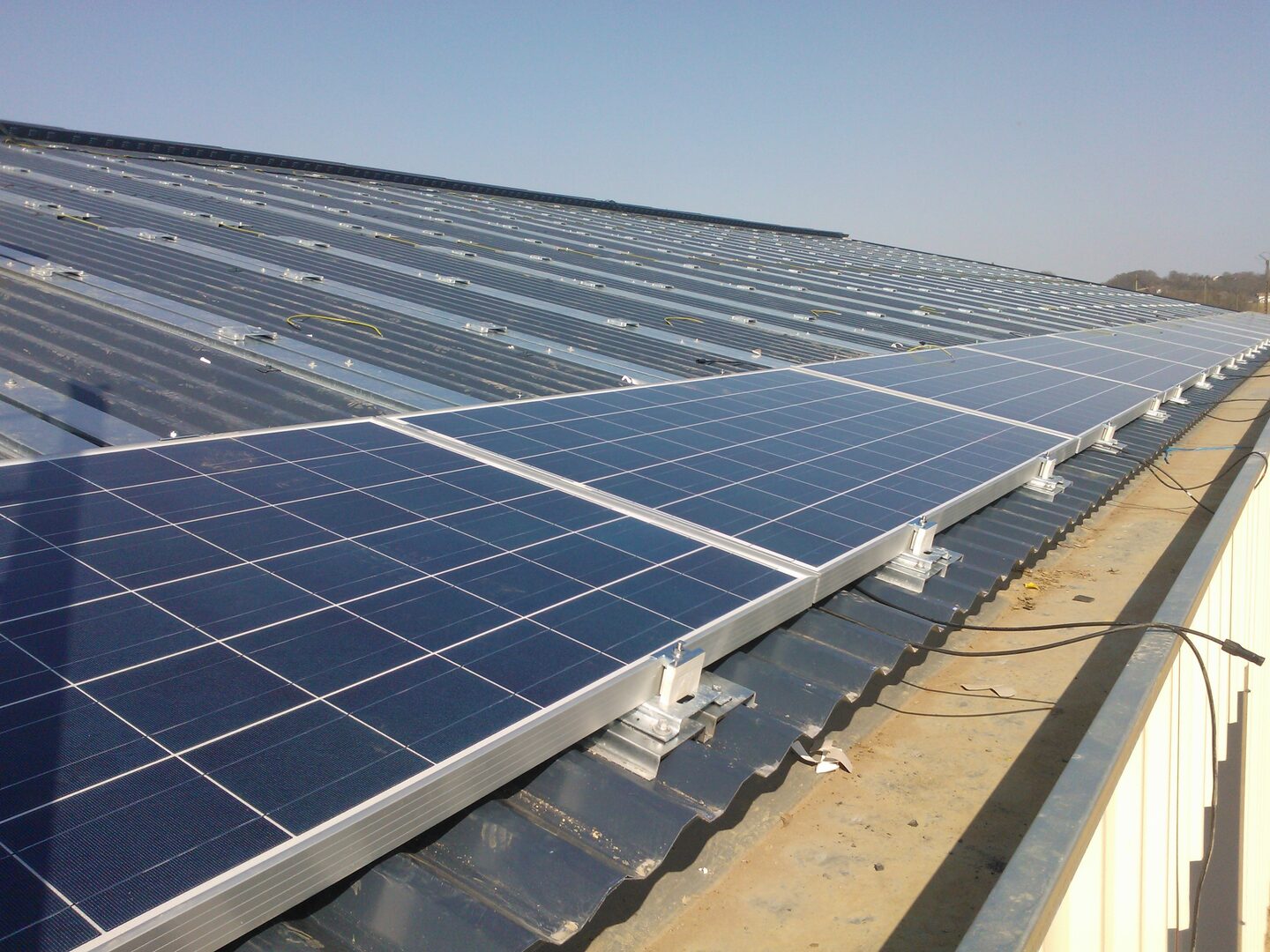 découvrez comment le toit photovoltaïque pour voiture s'inscrit dans la transition énergétique. une innovation durable qui permet de produire de l'énergie verte tout en réduisant votre empreinte carbone. transformez votre véhicule en une source d'énergie renouvelable et participez activement à un avenir plus écologique.