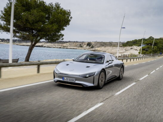 découvrez l'innovation des toits photovoltaïques sur voitures, une solution durable pour produire de l'énergie renouvelable tout en roulant. optimisez l'autonomie de votre véhicule électrique grâce à cette technologie écologique qui transforme votre voiture en source d'énergie.