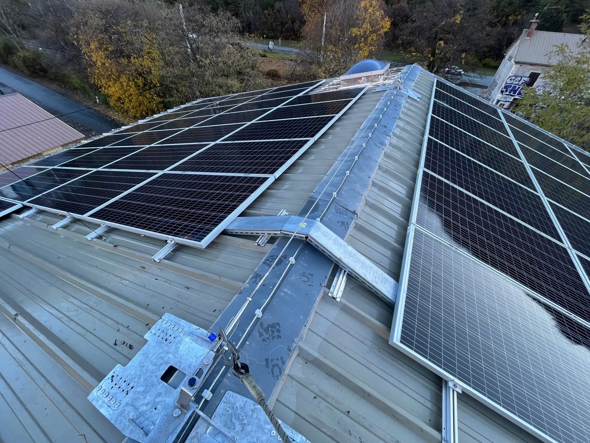 découvrez les avantages des toits photovoltaïques pour une énergie renouvelable et une réduction de votre empreinte carbone. transformez votre toiture en source d'énergie durable et rentable.