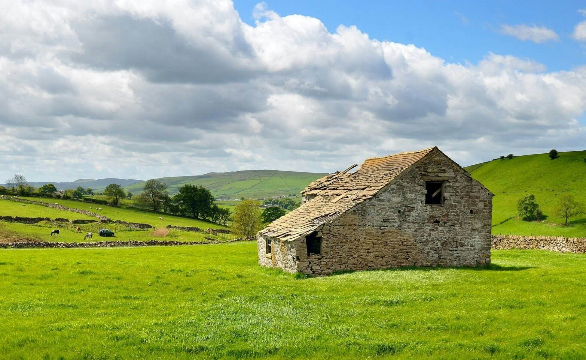découvrez comment transformer une grange en un espace de vie unique grâce à nos conseils d'aide à la rénovation. transformez votre projet en réalité avec des astuces pour l'aménagement, la décoration et la gestion des travaux.