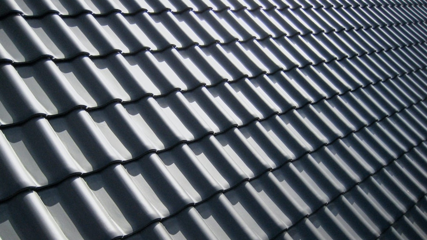 découvrez les nombreux avantages d'un toit photovoltaïque de 500 m² : réduction des factures d'énergie, amélioration de la valeur de votre propriété, contribution à la protection de l'environnement et opportunités de revenus grâce à la revente d'électricité. profitez d'un confort et d'une autonomie énergétique inédits.