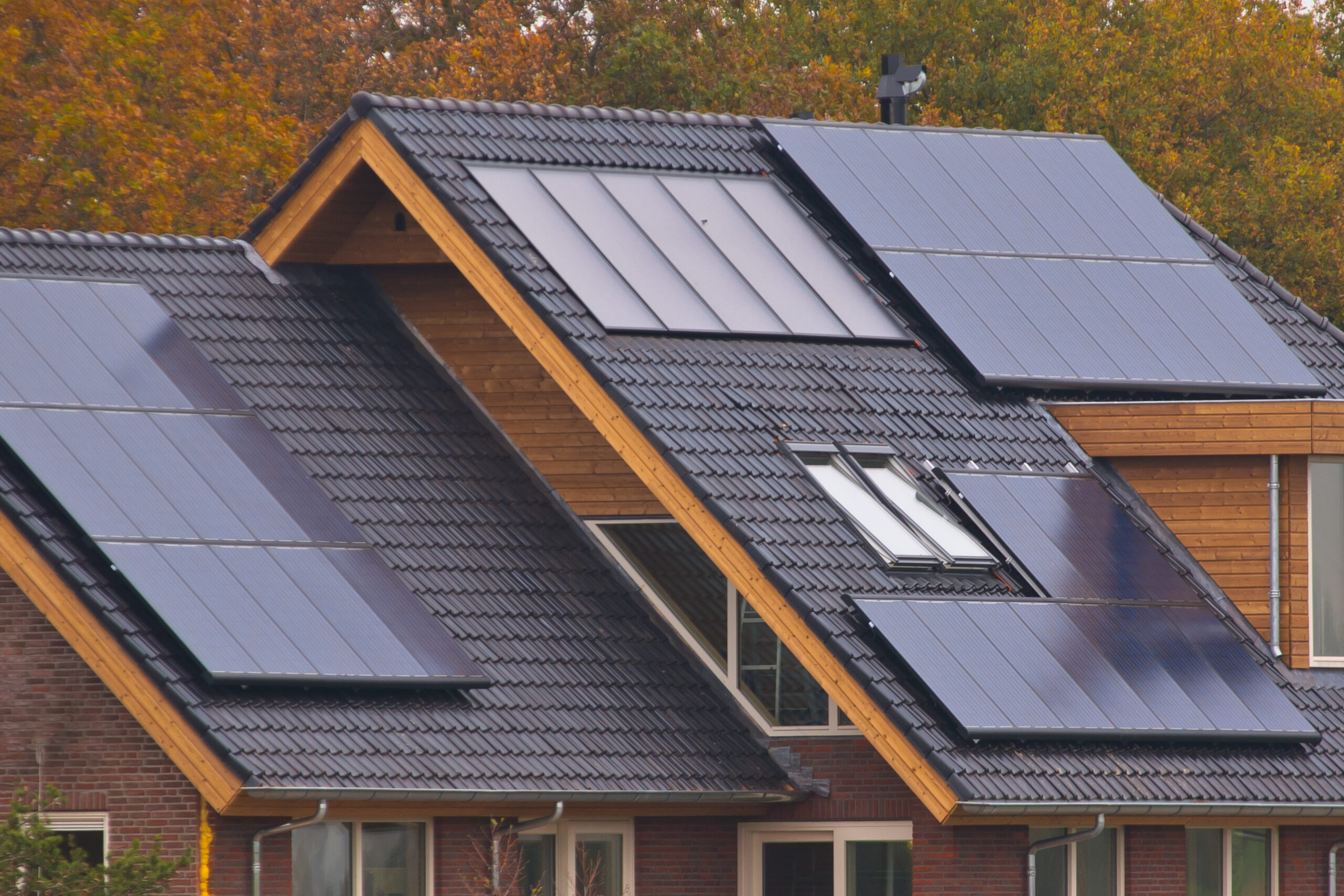 découvrez l'ardoise solaire, la solution innovante et esthétique pour produire de l'énergie renouvelable tout en préservant l'architecture de votre maison. alliant durabilité et performance, l'ardoise solaire constitue un choix écologique et économique pour réduire votre consommation d'énergie.
