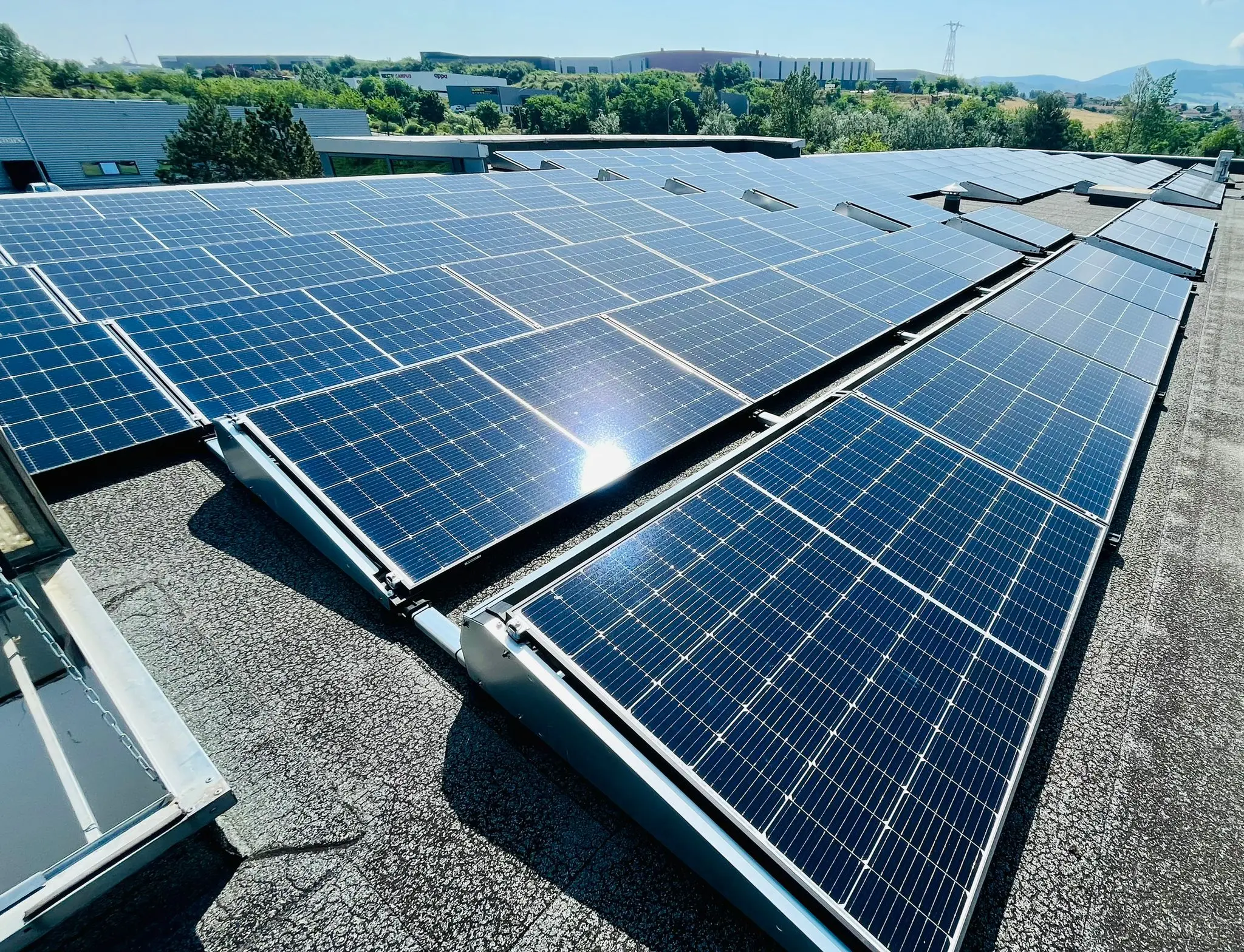 découvrez comment l'énergie photovoltaïque révolutionne l'habitat durable en offrant des solutions écologiques et économiques pour un avenir respectueux de l'environnement. adoptez une approche énergétique innovante et transformez votre maison en un modèle de durabilité.