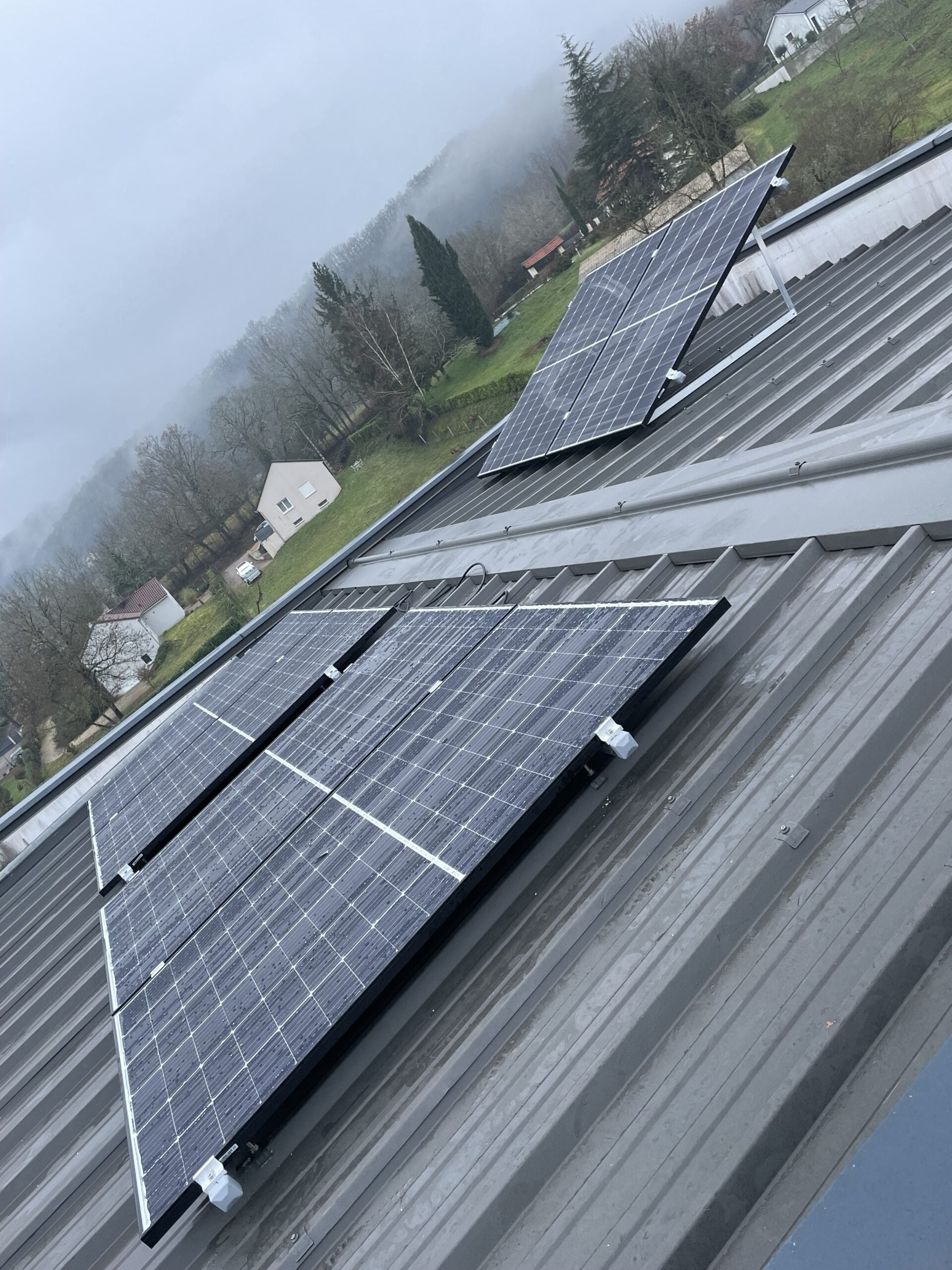 découvrez notre guide complet sur les bacs à panneaux photovoltaïques : conception, installation et avantages pour une énergie solaire optimisée. transformez votre espace en une source d'énergie renouvelable efficace et éco-responsable.