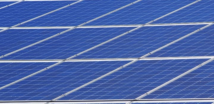 découvrez tout ce qu'il faut savoir sur la taille des panneaux photovoltaïques : dimensions idéales, impact sur la production d'énergie et choix selon vos besoins. optimisez votre installation solaire pour un rendement maximal.