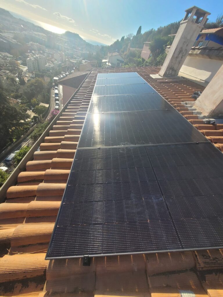 découvrez comment choisir le meilleur kit de panneaux solaires pour votre toiture. comparez les options, évaluez la puissance nécessaire et maximisez l'efficacité énergétique de votre maison avec notre guide complet.