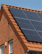 découvrez comment fixer des panneaux solaires sur des toits en tuiles canal grâce à notre guide détaillé. suivez nos conseils pratiques pour une installation sécurisée et efficace, maximisant ainsi l'absorption d'énergie solaire tout en préservant l'intégrité de votre toiture.