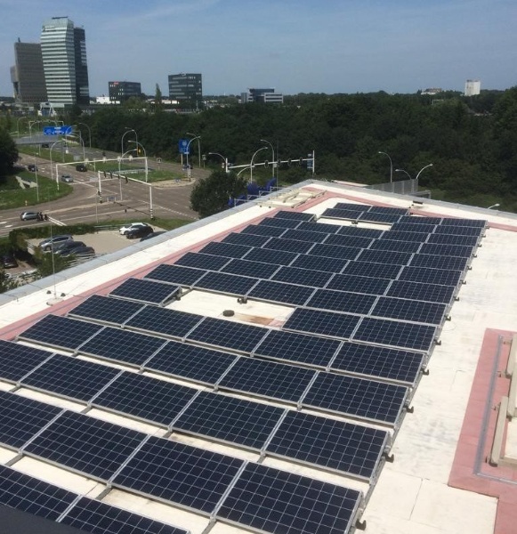 découvrez les avantages des toits plats pour l'installation de panneaux solaires. optimisez votre consommation d'énergie tout en modernisant votre bâtiment avec des solutions écologiques et esthétiques. informez-vous sur les meilleures pratiques et les dernières innovations en matière de panneaux solaires sur toits plats.
