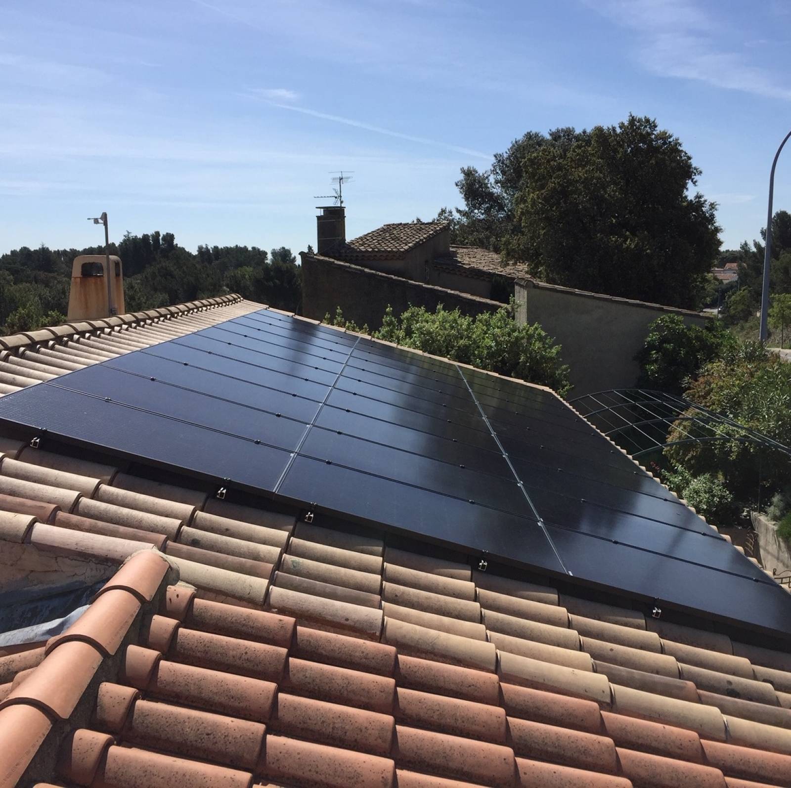 découvrez notre comparatif des solutions solaires en provence. analysez les meilleures options pour profiter de l'énergie solaire tout en respectant l'environnement et en réalisant des économies sur vos factures d'électricité. trouvez la solution adaptée à vos besoins.