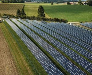 découvrez comment les pionniers du solaire transforment notre avenir énergétique en développant des technologies innovantes et durables pour une planète plus verte.
