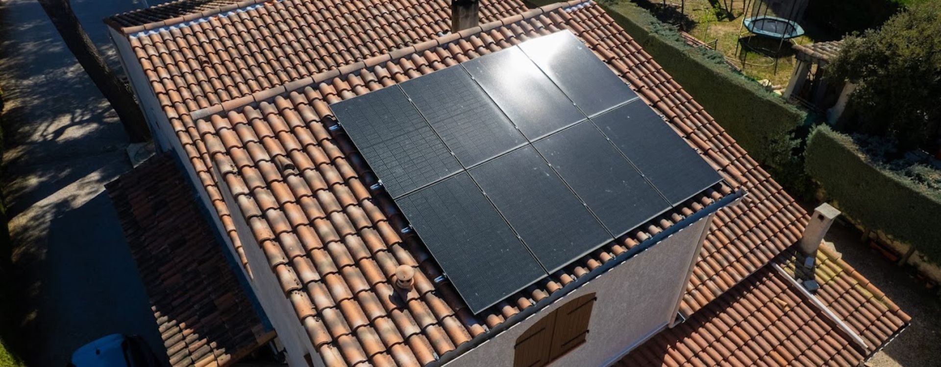 découvrez notre kit solaire 3000w, la solution idéale pour réduire votre facture d'électricité tout en respectant l'environnement. facile à installer, ce kit puissant vous permet de produire votre propre énergie renouvelable, que ce soit pour votre maison ou votre entreprise. bénéficiez d'une autonomie énergétique avec des panneaux solaires de haute performance et un onduleur fiable.