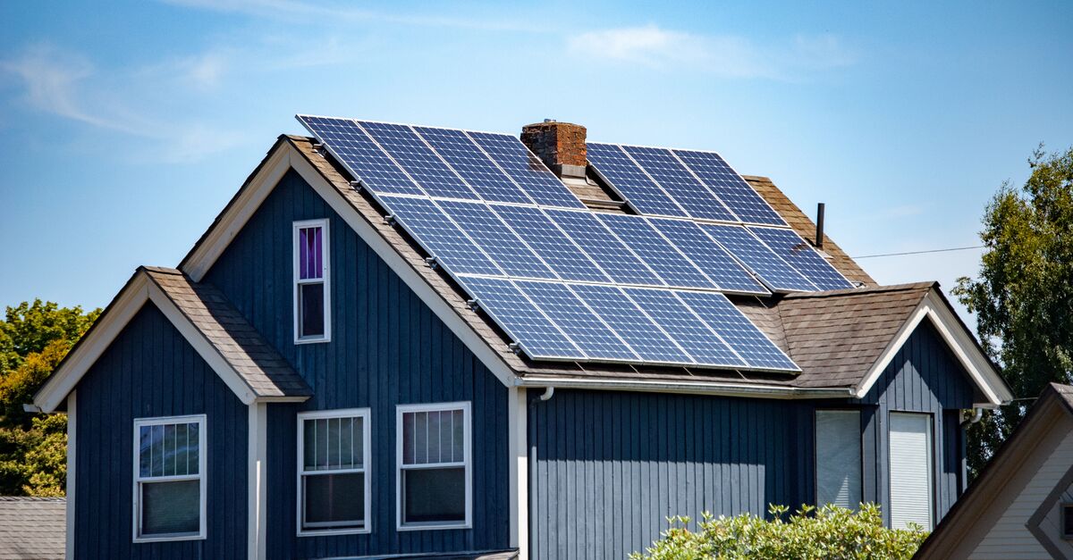 découvrez le toit solaire tesla, une solution innovante alliant esthétique et performance. transformez votre maison en un espace éco-responsable grâce à des tuiles solaires qui captent l'énergie du soleil pour alimenter vos appareils. optez pour une énergie durable tout en préservant l'élégance de votre demeure.