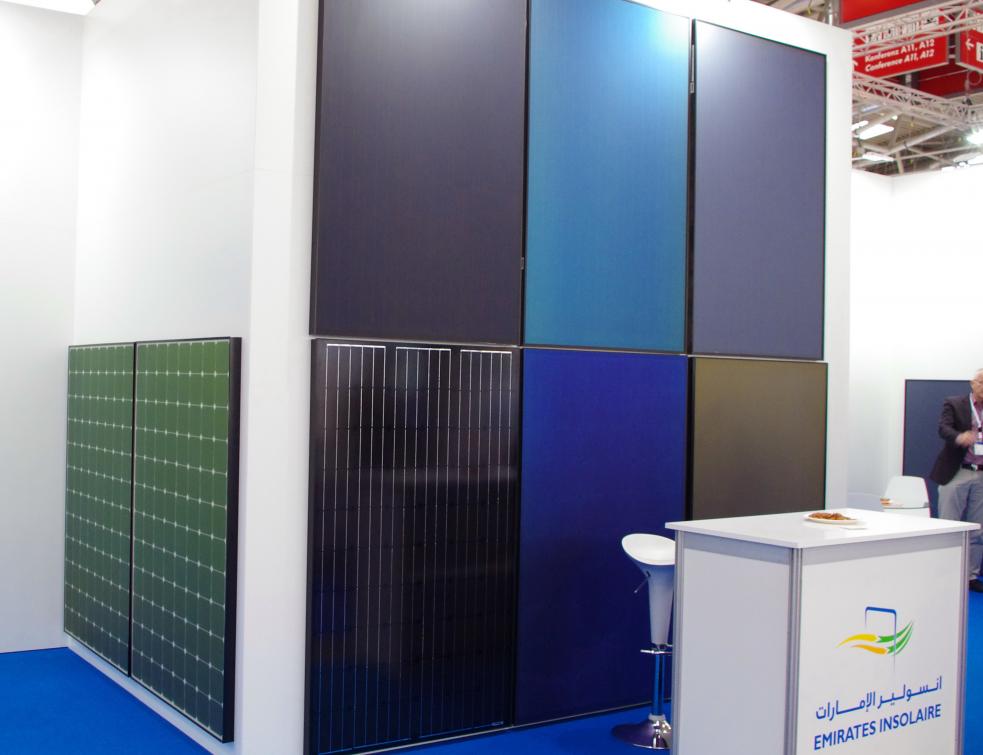 découvrez les avantages des panneaux solaires colorés : esthétiques, personnalisables et performants, ils allient technologie et design pour s'intégrer harmonieusement à votre maison tout en contribuant à la transition énergétique.