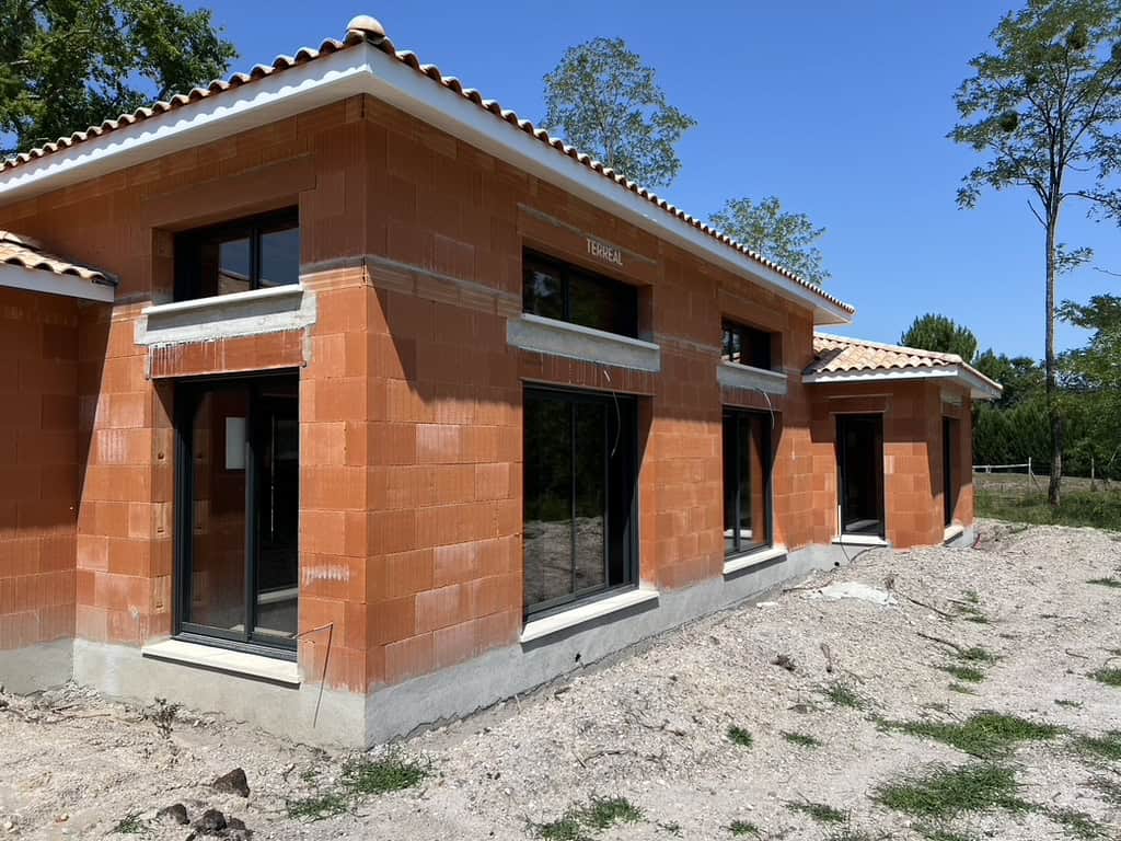 découvrez les nombreux avantages de la construction avec terreal, un leader dans le domaine des matériaux durables. explorez comment leur expertise en brique, tuile et autres solutions innovantes améliore la performance énergétique, la durabilité et l'esthétique de vos projets de construction.