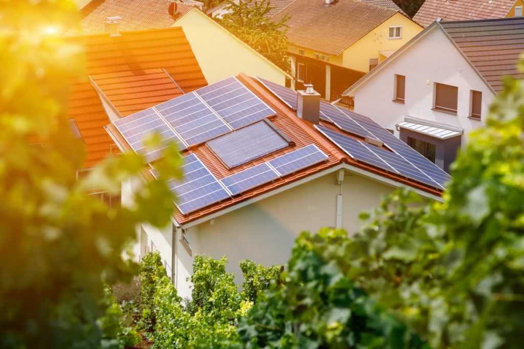 découvrez la durée de vie des panneaux photovoltaïques et leur impact sur votre investissement énergétique. apprenez-en plus sur les facteurs influençant leur longévité et comment maximiser leur performance pour profiter d'une énergie renouvelable durable.