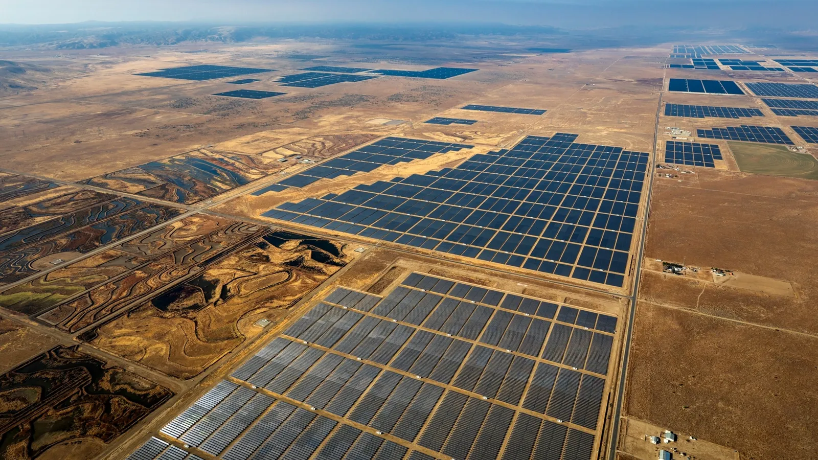 découvrez les différences clés entre l'énergie éolienne et l'énergie solaire. analysez leurs avantages, inconvénients, et impact environnemental pour faire un choix éclairé sur les solutions énergétiques durables.