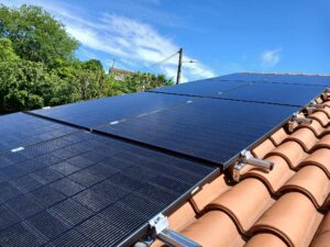 découvrez comment un toit solaire économique peut réduire vos factures d'énergie tout en contribuant à la protection de l'environnement. optez pour une solution durable et rentable qui maximise l'efficacité énergétique de votre domicile.