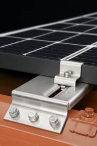découvrez nos solutions de fixation pour panneaux photovoltaïques sur toiture en bac acier. assurez une installation sécurisée et durable tout en optimisant la performance de votre système solaire.