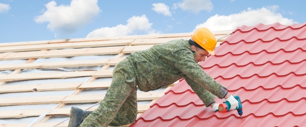 découvrez le guide complet pour faire le meilleur choix de panneaux pour votre toiture. comparez les matériaux, les avantages et les coûts pour optimiser l'isolation et l'esthétique de votre toit.