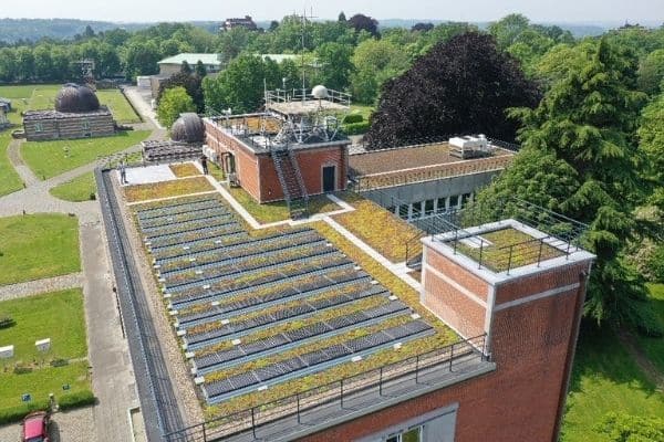 découvrez comment l'alliance entre photovoltaïque et végétalisation transforme nos espaces urbains en écosystèmes durables. maximisez l'efficacité énergétique tout en embellissant votre environnement grâce à cette synergie innovante.