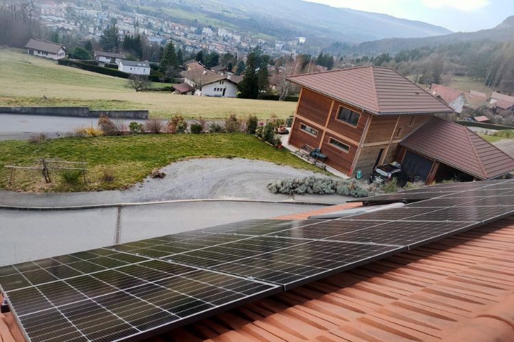 découvrez comment les panneaux solaires rentables peuvent réduire vos factures d'électricité tout en contribuant à un environnement durable. informez-vous sur les avantages économiques, les subventions disponibles et les solutions adaptées à votre maison.