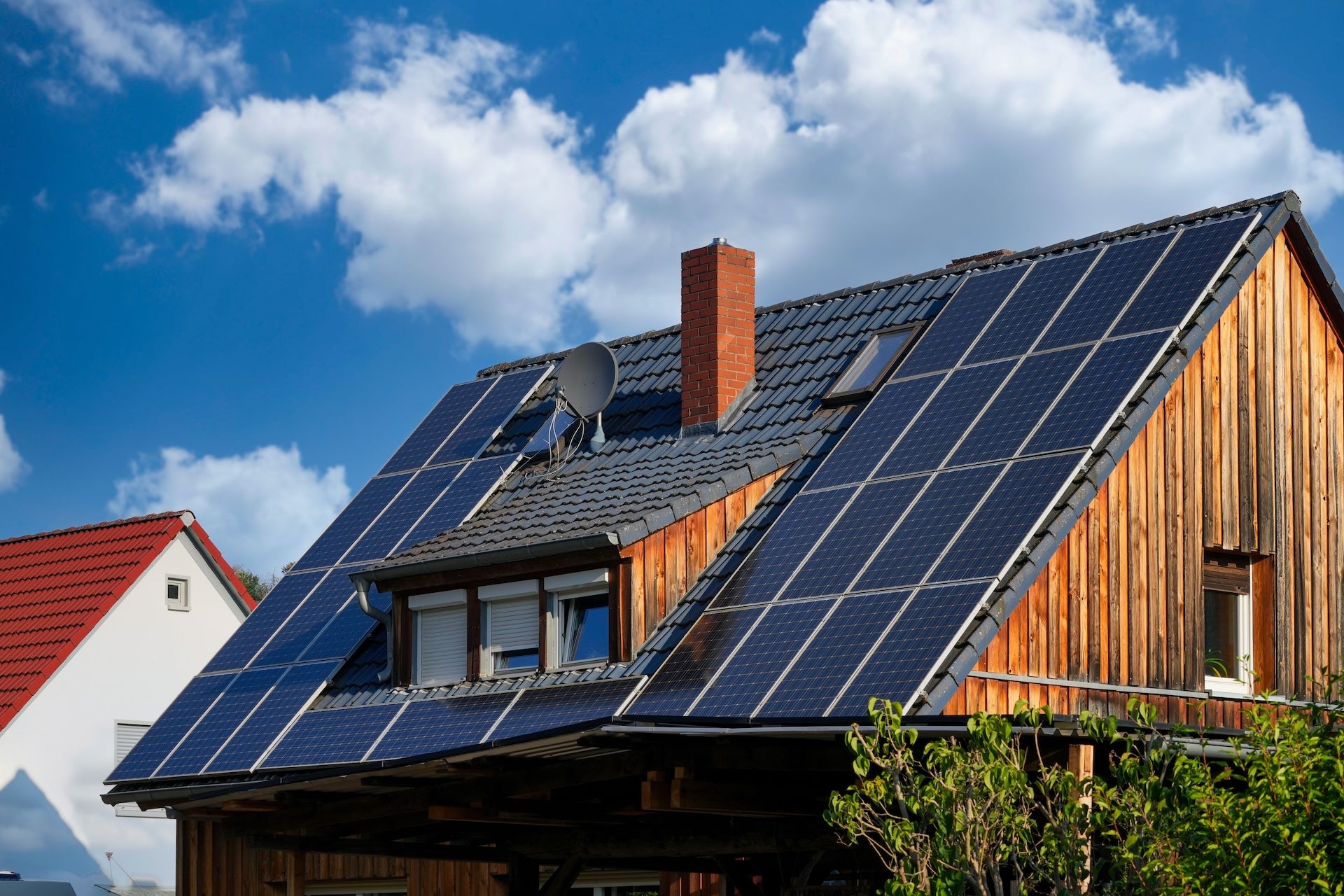 découvrez notre guide complet sur le toit photovoltaïque, idéal pour comprendre les avantages, l'installation, l'entretien et les économies d'énergie liées à cette solution durable. transformez votre toiture en une source d'énergie renouvelable et contribuez à la protection de l'environnement tout en réduisant vos factures d'électricité.