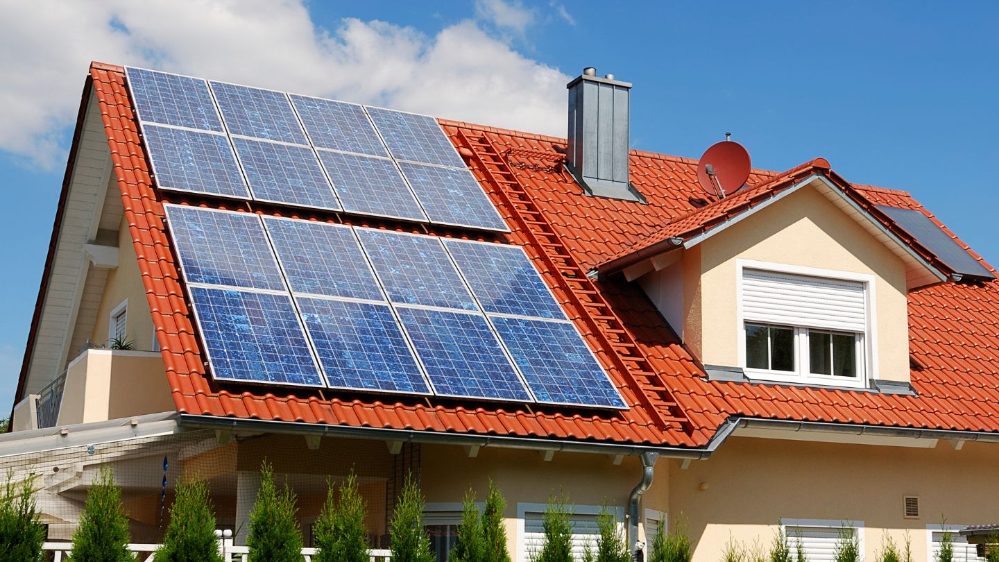 découvrez comment le photovoltaïque en savoie façonne un avenir durable et énergétiquement responsable. explorez les solutions solaires innovantes et les initiatives locales pour promouvoir l'énergie renouvelable dans cette belle région de montagne.