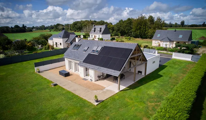 découvrez notre maison neuve photovoltaïque, alliant modernité et économies d'énergie. profitez d'un habitat écologique et performant, conçu pour réduire votre empreinte carbone tout en offrant un confort optimal. investissez dans un avenir durable dès aujourd'hui !