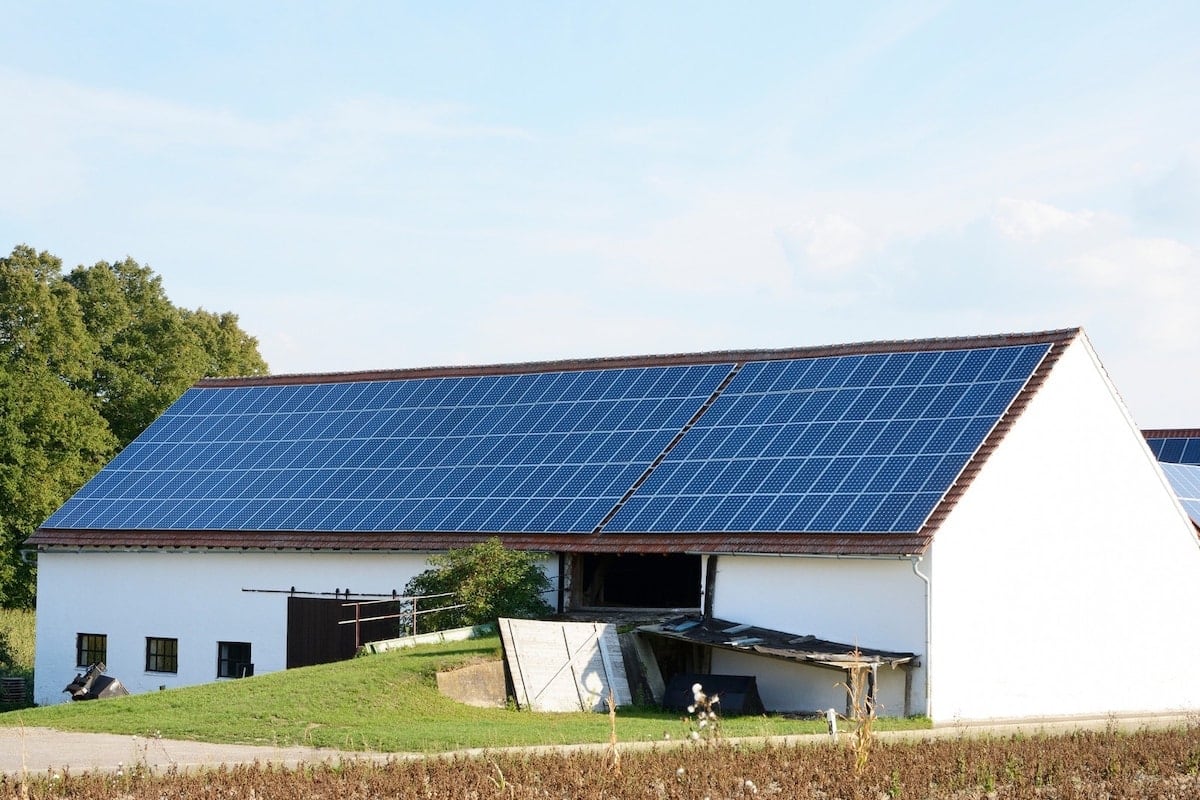 découvrez les toitures agricoles photovoltaïques, une solution innovante pour produire de l'énergie renouvelable tout en préservant vos cultures. alliez durabilité et rentabilité avec l'installation de panneaux solaires sur vos bâtiments agricoles.