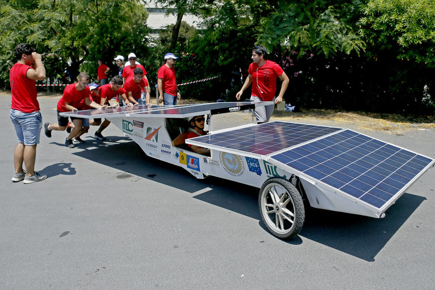 découvrez les avantages de la voiture photovoltaïque, une innovation écologique qui utilise l'énergie solaire pour alimenter votre véhicule. contribuez à la transition énergétique tout en profitant d'une conduite durable et respectueuse de l'environnement.