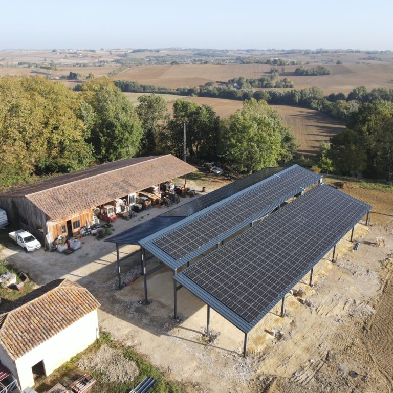 découvrez notre hangar photovoltaïque de 100 kwc, une solution idéale pour allier écologie et économie. optimisez votre espace tout en produisant de l'énergie renouvelable et en réduisant vos factures d'électricité. optez pour une installation performante et durable pour un avenir énergétique responsable.