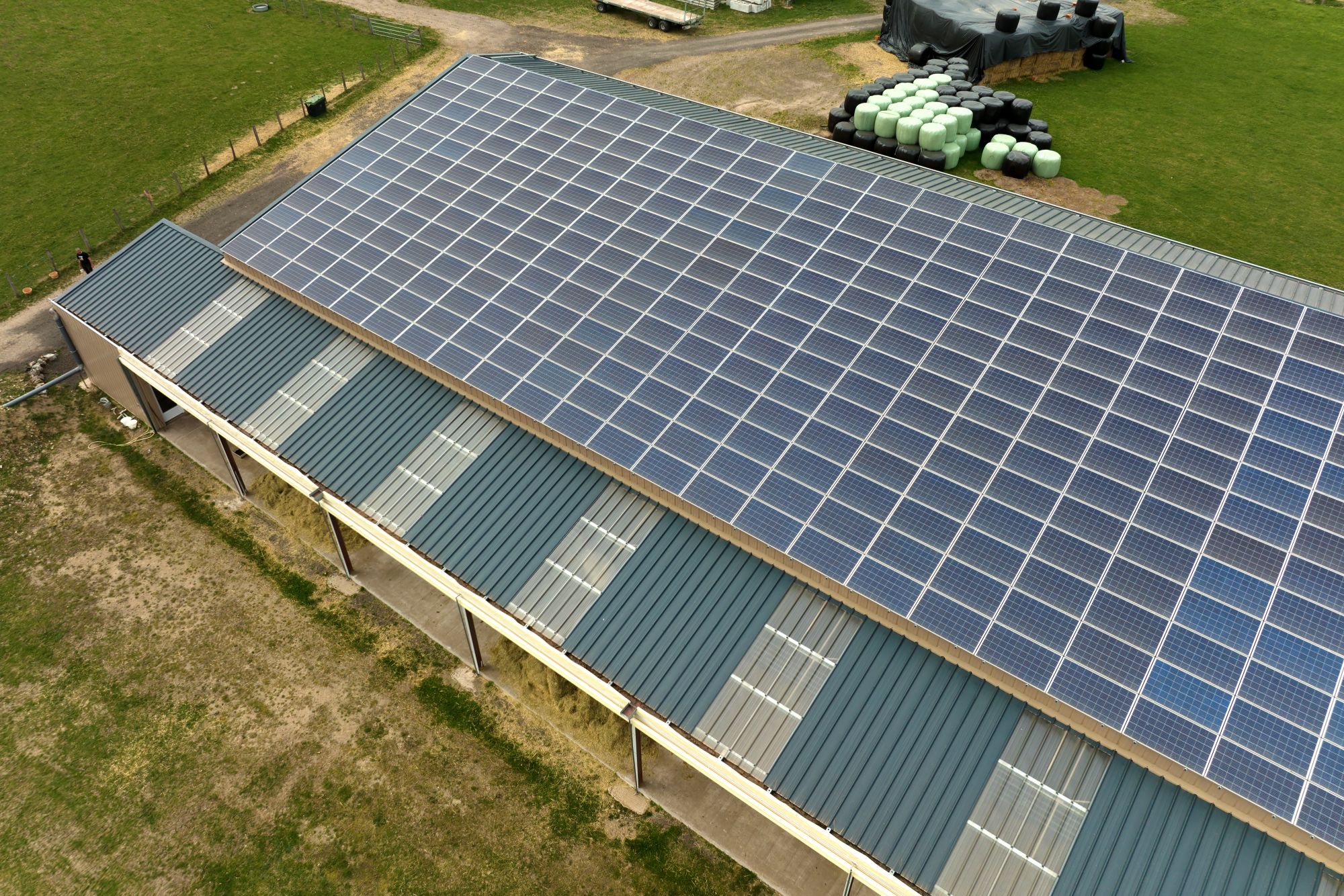 découvrez comment bénéficier d'un hangar photovoltaïque gratuit en 2025 ! profitez des opportunités de financement et d'aides gouvernementales pour transformer votre espace en une source d'énergie renouvelable, tout en réduisant vos coûts d'électricité. informez-vous dès maintenant sur les conditions et les avantages de cette initiative écologique.