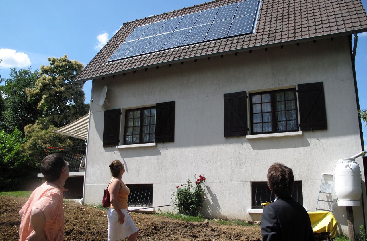 découvrez le potentiel solaire de votre toit et transformez l'énergie du soleil en économies d'énergie. explorez les avantages de l'énergie solaire, les options d'installation panneaux photovoltaïques et comment maximiser l'efficacité énergétique de votre maison grâce à des conseils d'experts.