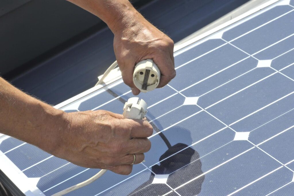 découvrez l'importance de l'entretien des panneaux solaires pour les locataires. apprenez comment garantir leur performance, optimiser l'énergie produite et s'assurer que votre investissement reste rentable, tout en respectant les obligations de votre bail.