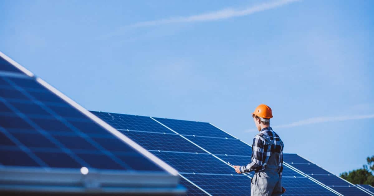 découvrez les panneaux photovoltaïques ardoise, une solution esthétique et écologique pour produire de l'énergie solaire tout en préservant l'esthétisme de votre toiture. alliez performance et design grâce à ces innovations qui s'intègrent harmonieusement dans votre habitat.