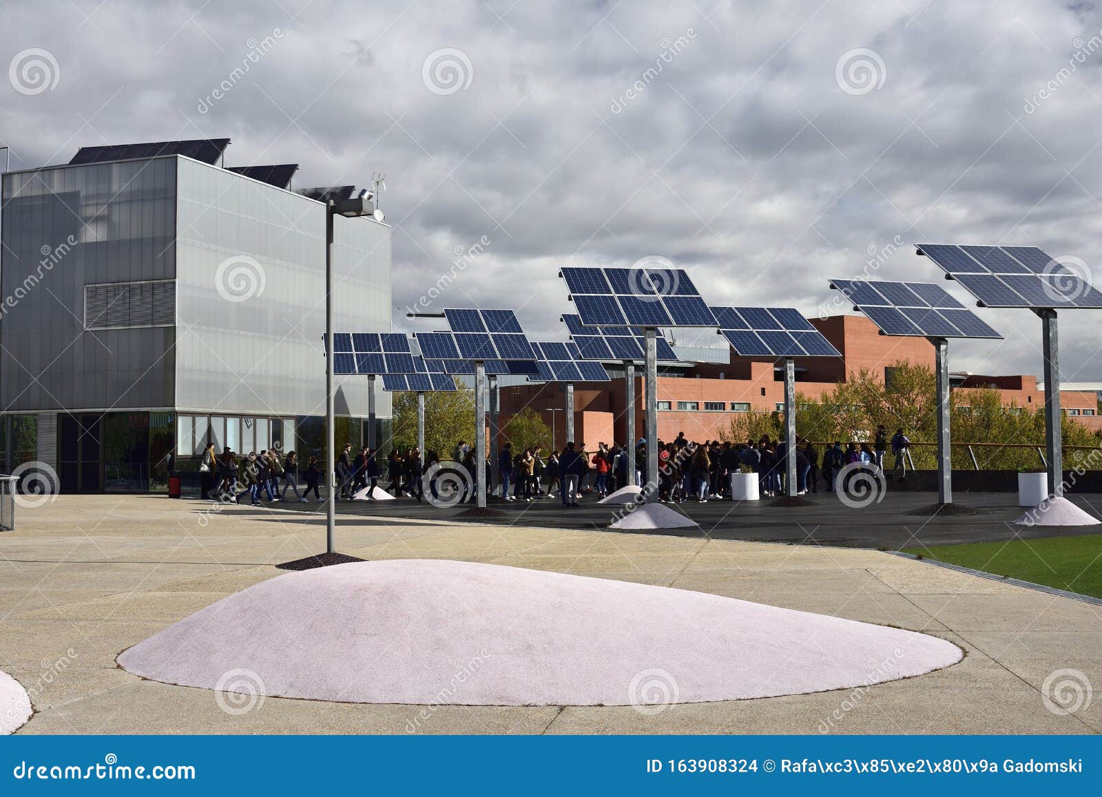 découvrez les avantages des panneaux solaires en espagne : une source d'énergie renouvelable, économique et respectueuse de l'environnement. informez-vous sur les meilleures options, les aides disponibles et comment optimiser votre installation pour une performance maximale.