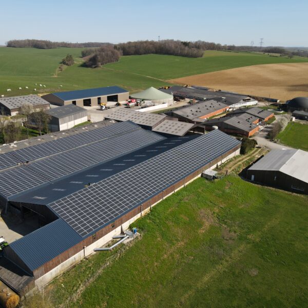 découvrez les avantages des toits photovoltaïques agricoles : une solution durable pour optimiser la production d'énergie sur vos exploitations, réduire vos coûts et contribuer à la préservation de l'environnement.