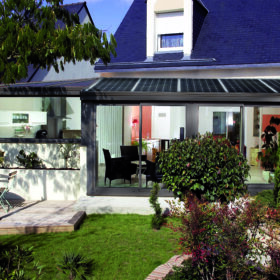 découvrez les avantages d'une véranda solaire thermique, idéale pour profiter d'un espace lumineux tout en optimisant votre confort et en réduisant vos factures d'énergie. apprenez comment cette solution éco-responsable peut transformer votre maison en un havre de paix, alliant esthétique et performance énergétique.