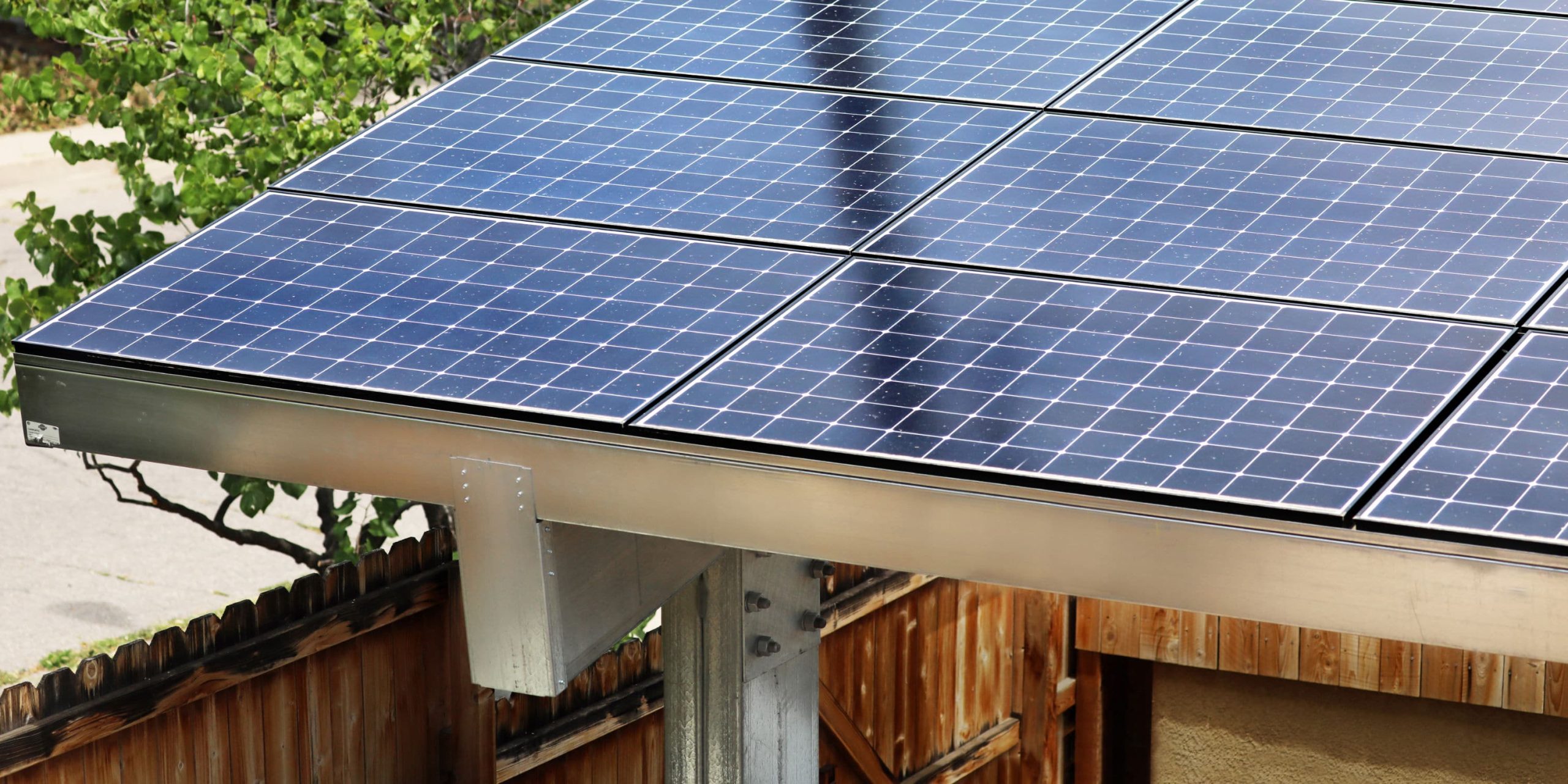 découvrez le carport photovoltaïque, une solution innovante alliant protection pour votre véhicule et production d'énergie solaire. optimisez votre espace extérieur tout en contribuant à la transition énergétique avec un abri solaire esthétique et fonctionnel.