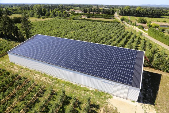 découvrez les avantages des panneaux solaires pour hangar, une solution efficace et durable pour réduire vos coûts énergétiques tout en préservant l'environnement. optimisez l'espace de votre hangar avec une installation photovoltaïque adaptée à vos besoins.