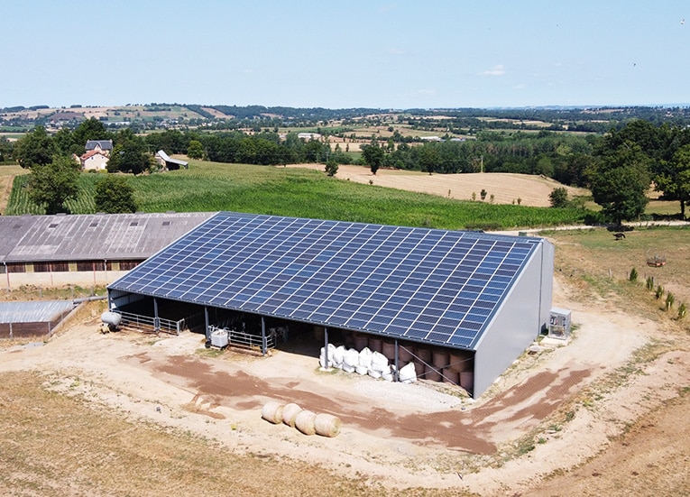 découvrez notre hangar solaire, une solution innovante et écologique pour optimiser vos espaces de stockage tout en exploitant l'énergie solaire. idéal pour les entreprises soucieuses de réduire leur empreinte carbone, ce hangar allie durabilité et efficacité énergétique.