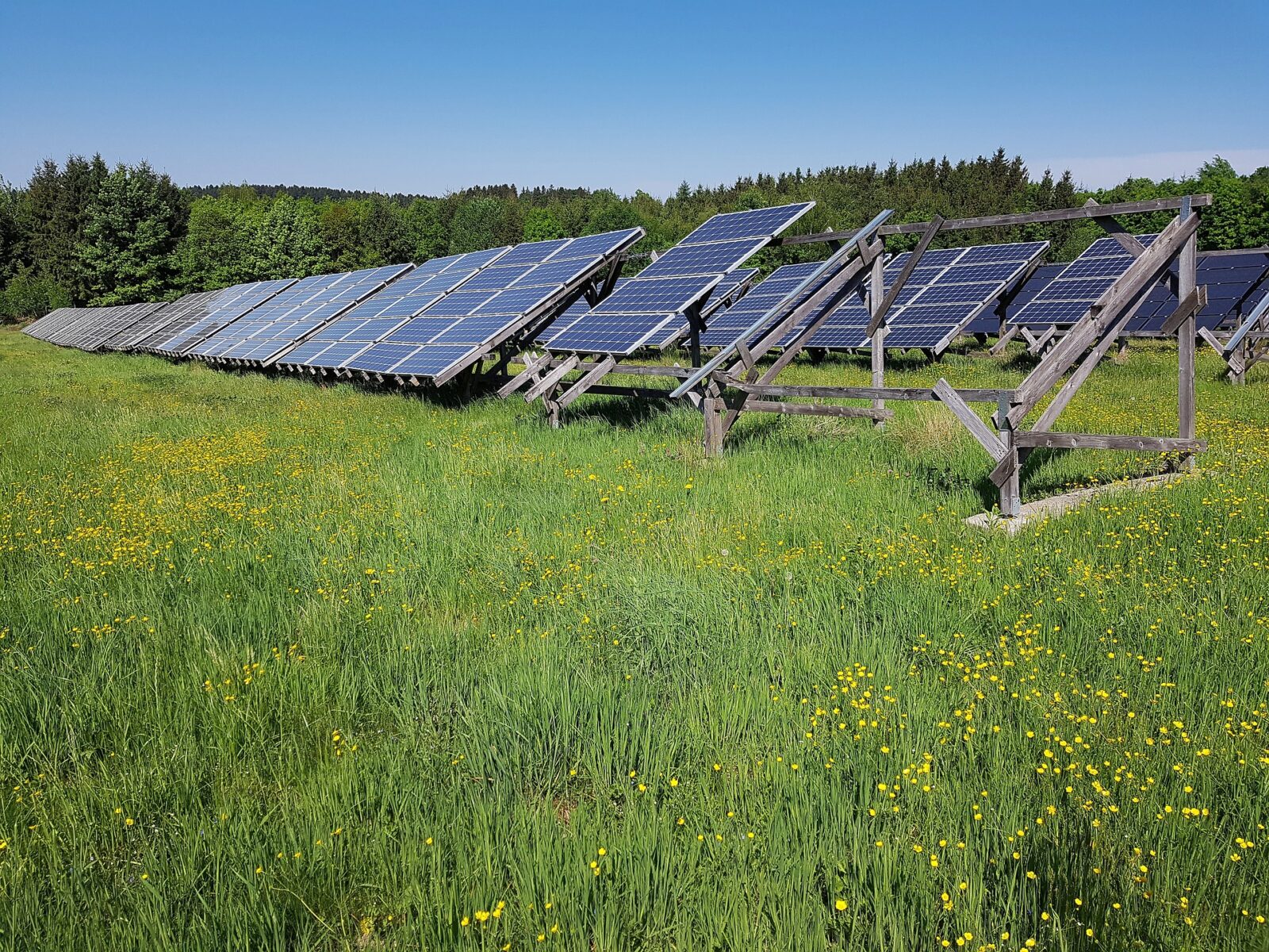 découvrez les avantages de l'agriculture photovoltaïque, une pratique innovante qui combine production agricole et énergie solaire. optimisez vos terres tout en contribuant à la transition énergétique, grâce à des solutions durables et rentables.