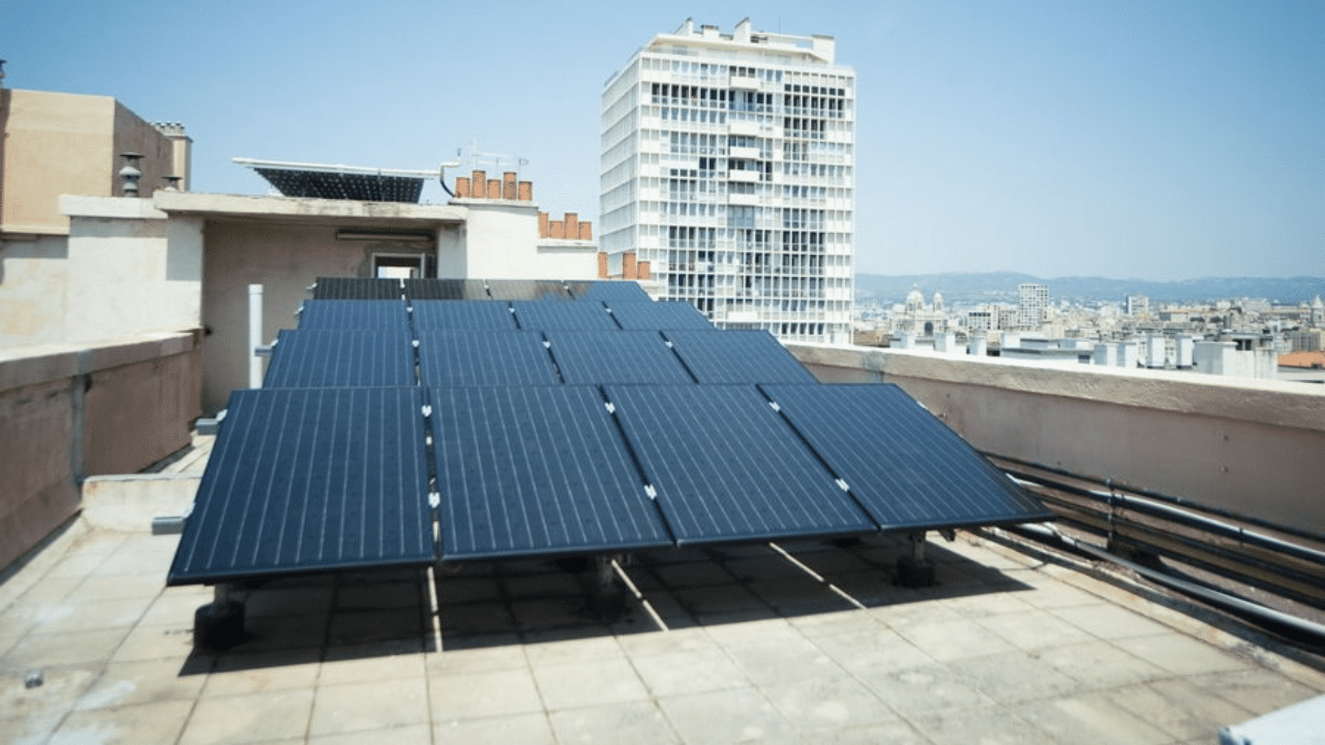 découvrez les nombreux avantages des panneaux solaires installés sur votre toiture. optimisez votre consommation d'énergie, réduisez vos factures et contribuez à un avenir durable en utilisant l'énergie solaire. informez-vous sur l'installation, les économies d'énergie et les bénéfices écologiques des panneaux solaires.